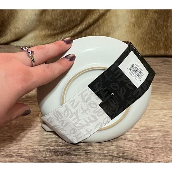 Alice in Wonderland teacup and saucer set - Picture 7 of 7